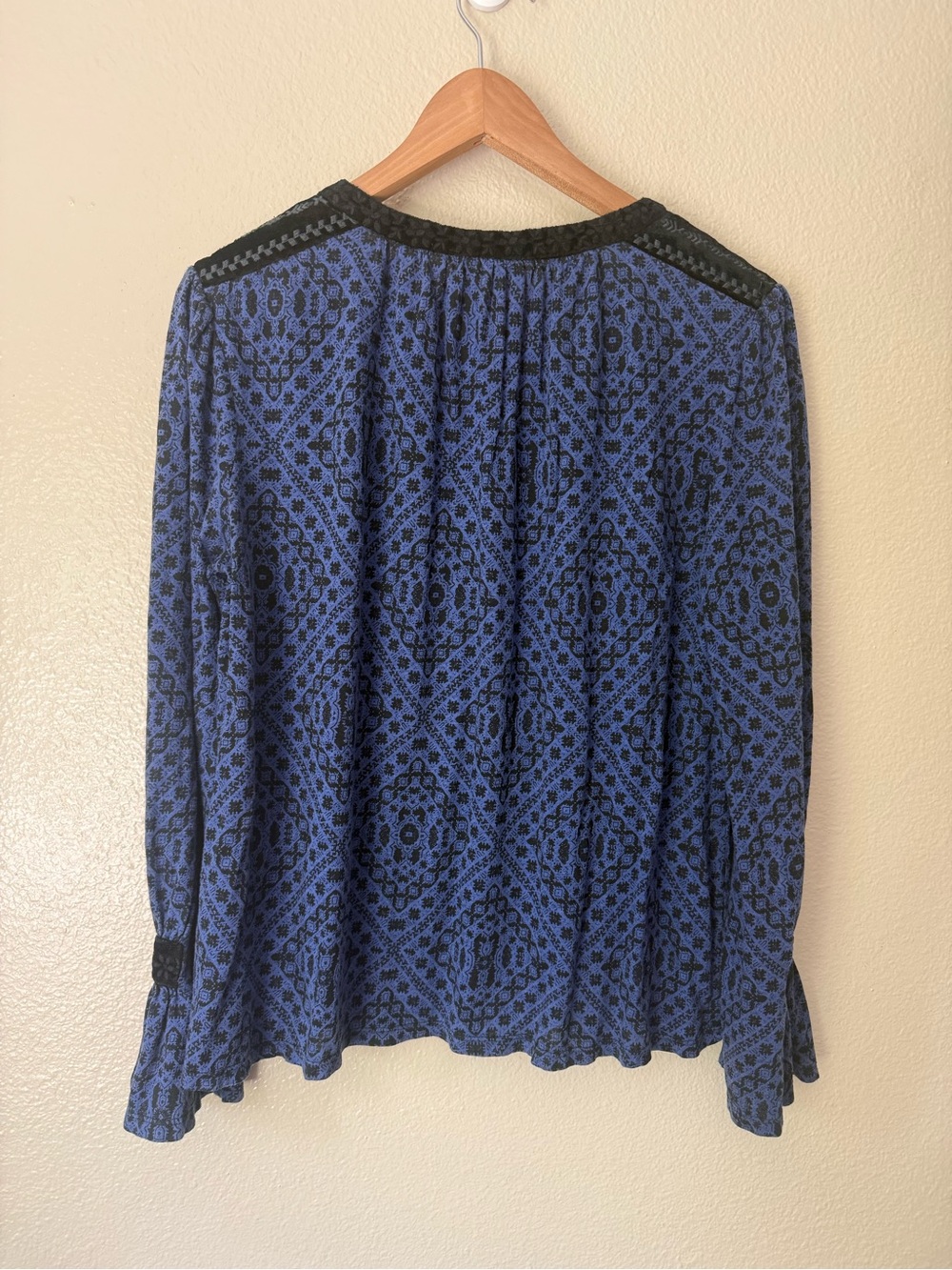 Lucky Brand Blue and Black Patterned Long-Sleeve V-Neck Blouse - Picture 4 of 4